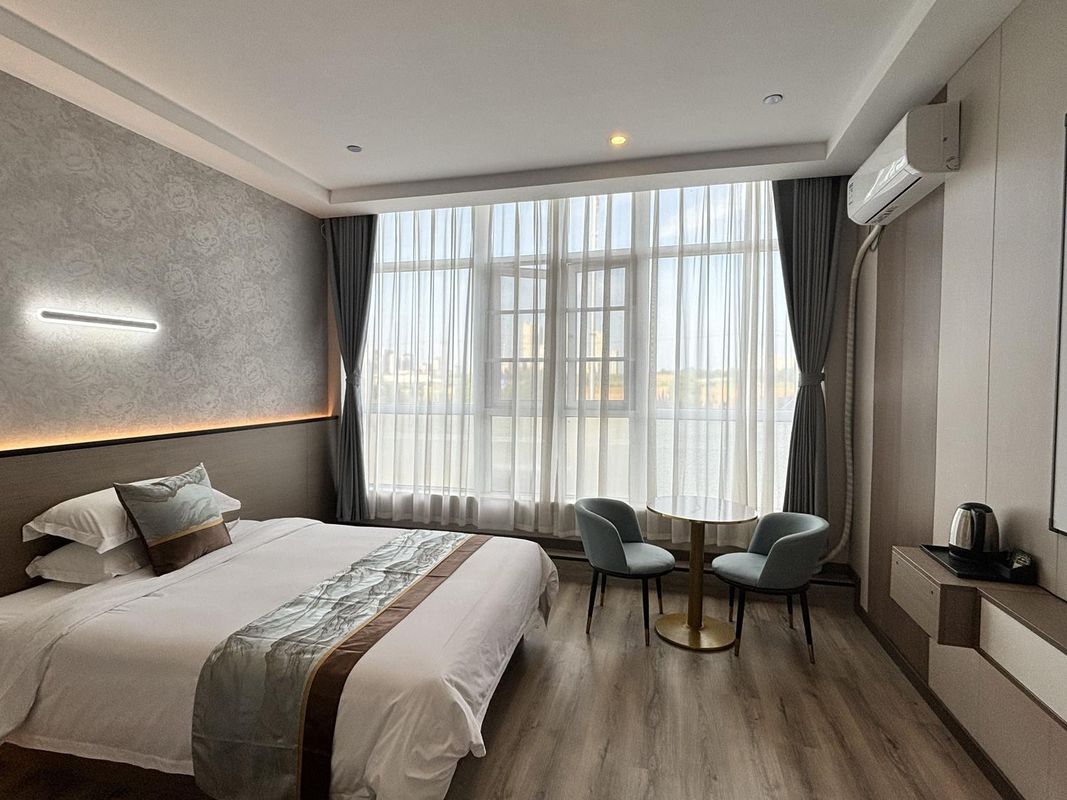 Wuhan Nianqing Business Hotel
