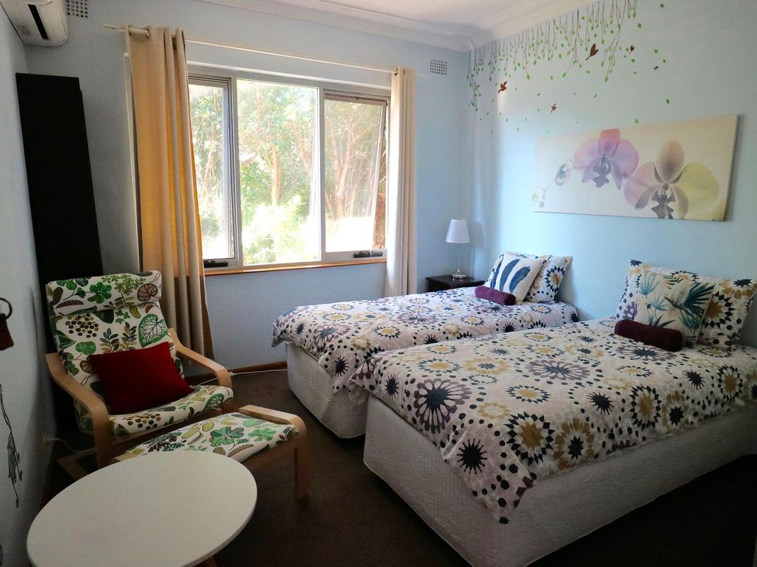 Sydney Airport Big House on Forest Road