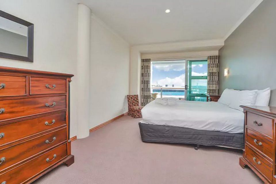 奧克蘭水濱鵜鶘住宿酒店