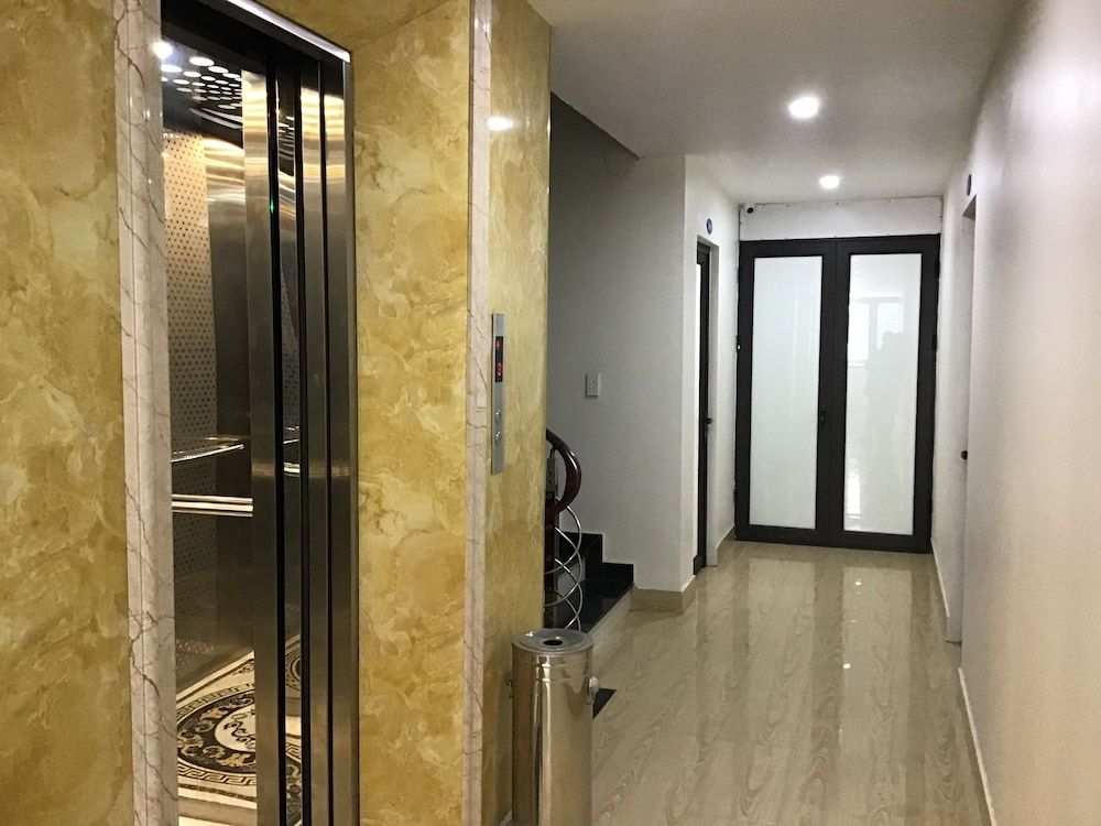 Cong Khanh Hotel - Hostel