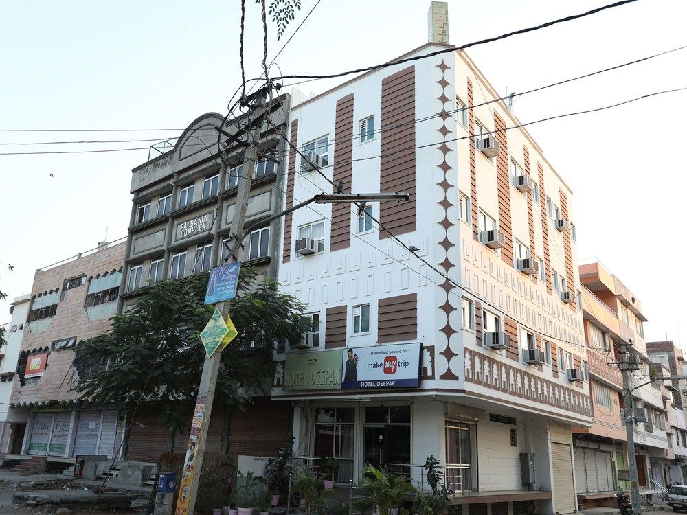 Hotel Deepak,