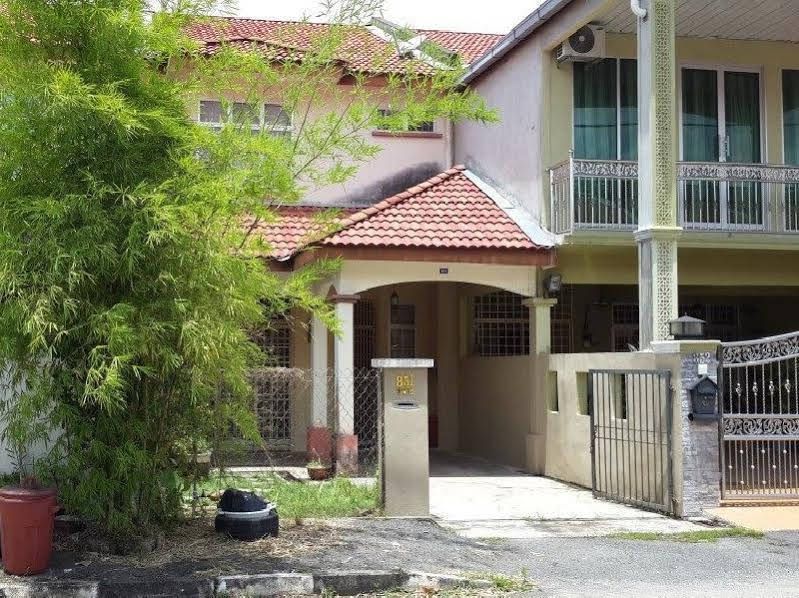 851 Ttm Holiday House