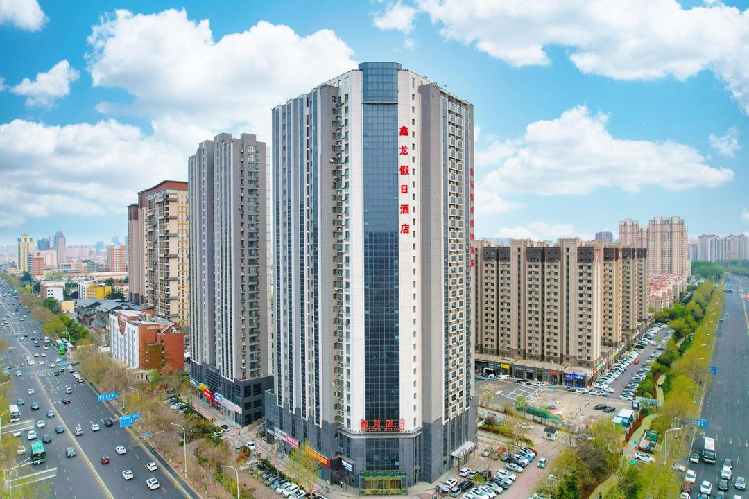 青島鑫龍假日酒店(黃島金沙灘錢塘江路青職學院地鐵站店)