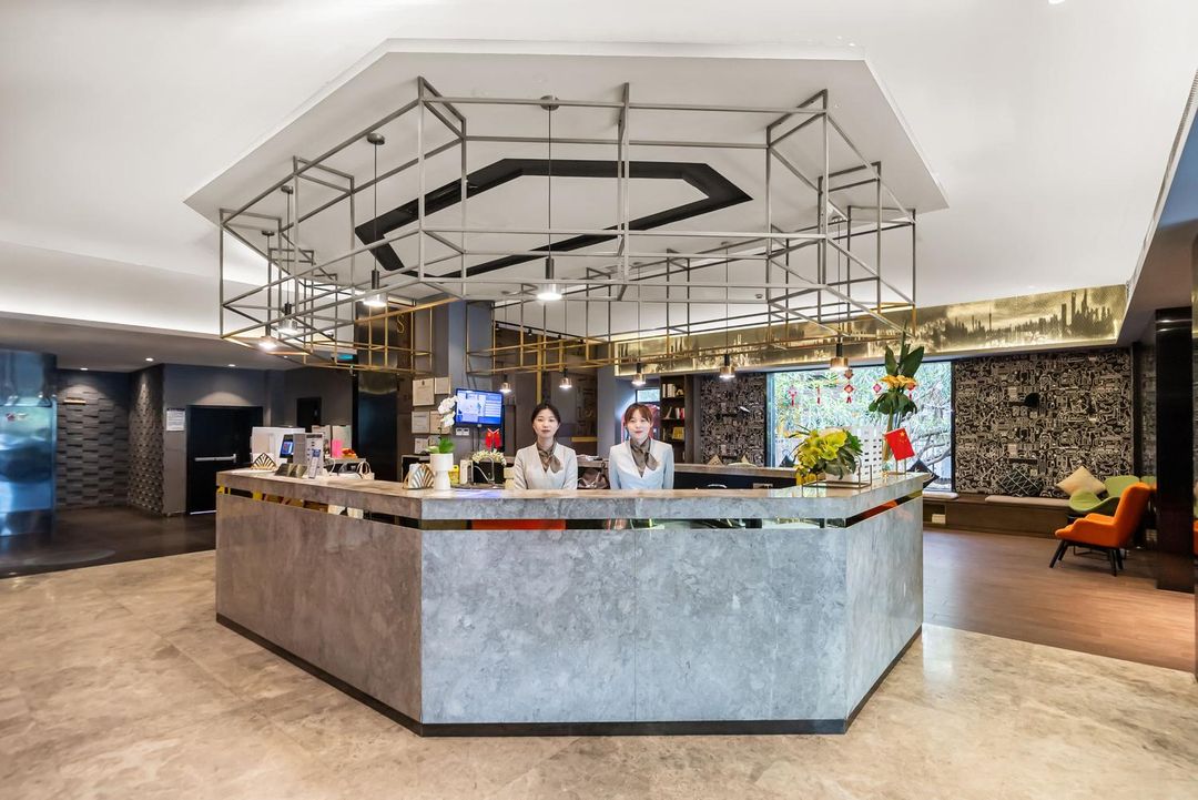 萬和至臻酒店(上海日月光打浦橋地鐵站店)