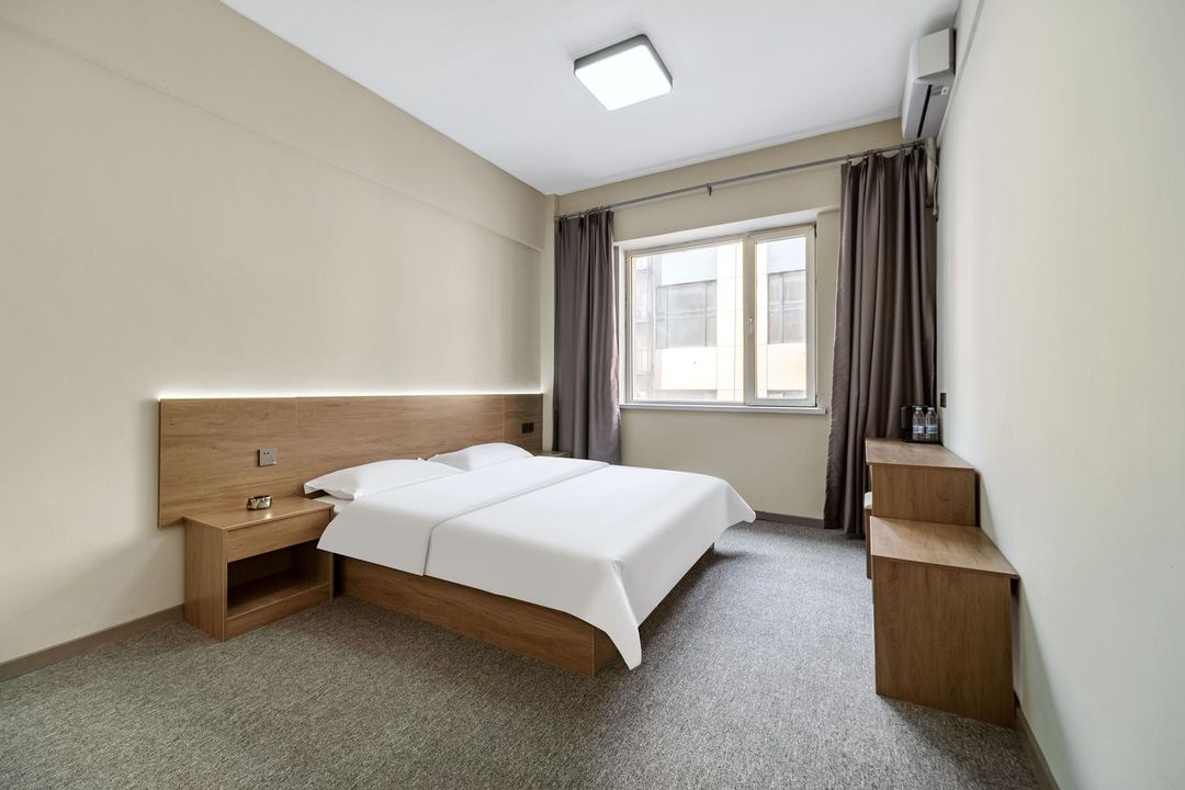 Shenyang Yiban Hotel (Ruisheng Auto Parts City)