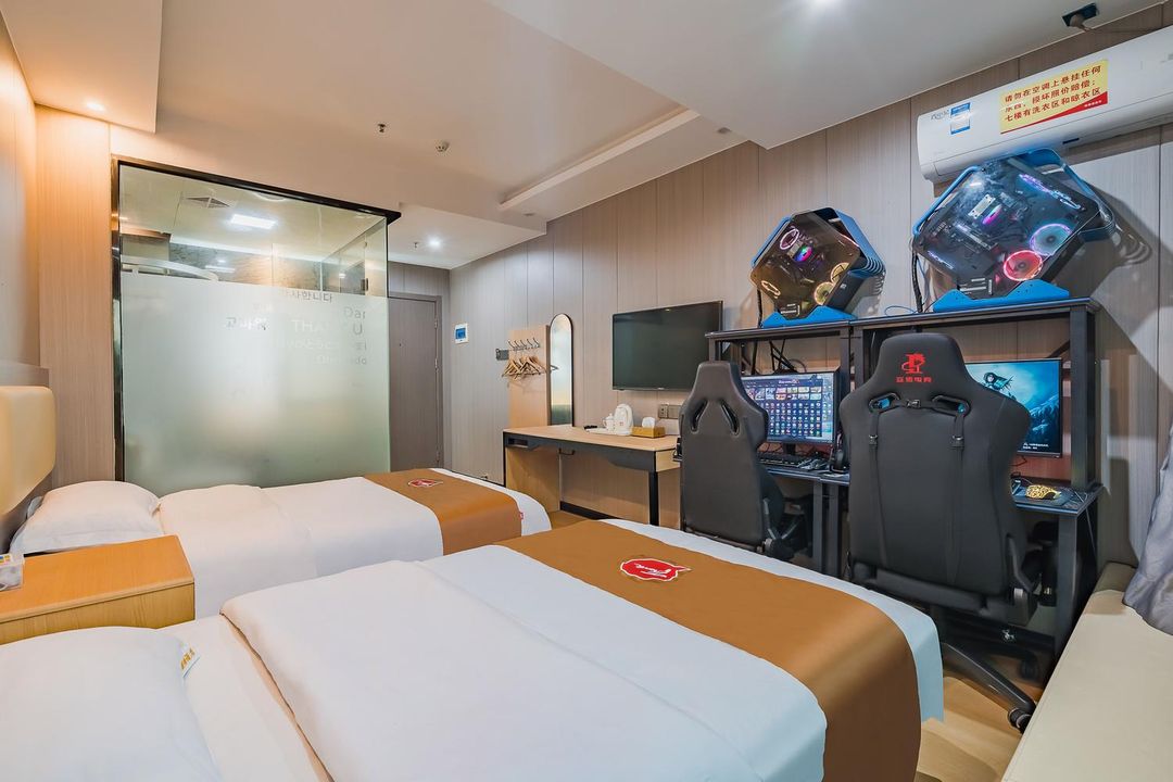 Bense E-Sports Hotel (Huizhou Zhongkai Bus Station)