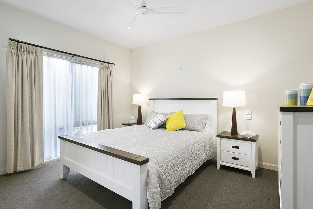 Stylish Holiday Living Rosebud