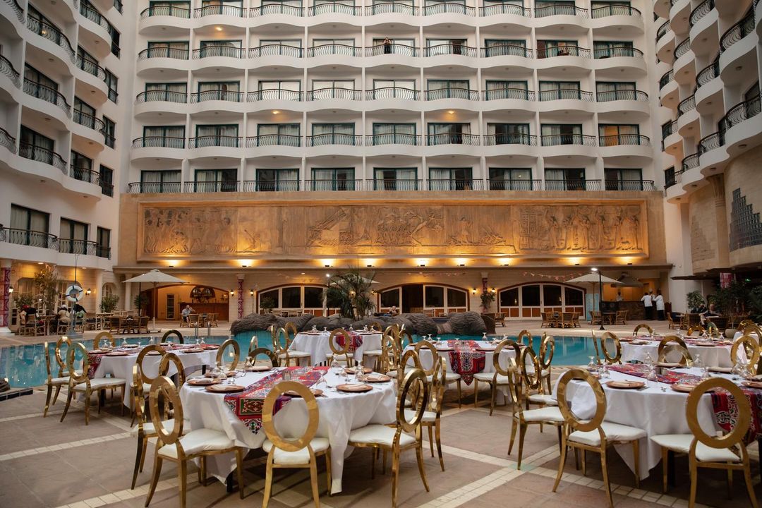 阿扎爾金字塔酒店