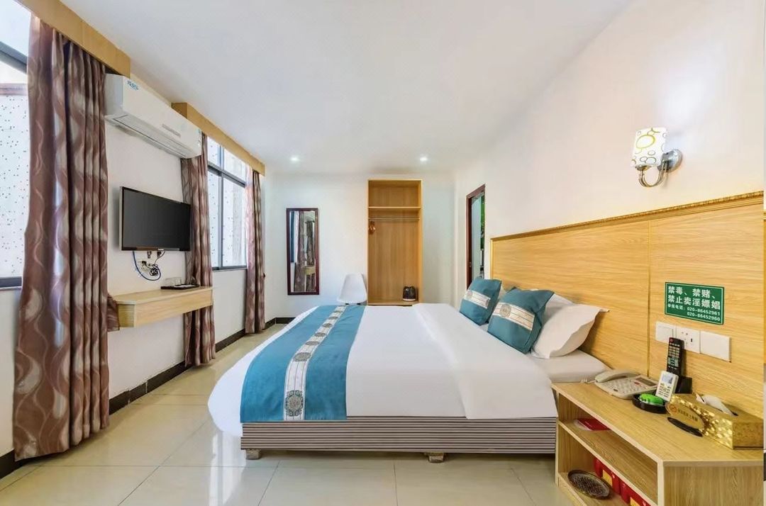 Sanya Ye Meng Hai Jing bed and breakfast (Sanya Bay Phoenix Airport Store)