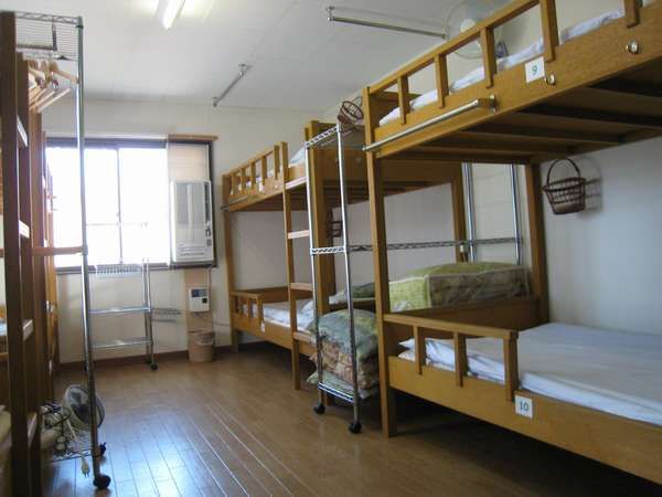 井野揹包客旅館