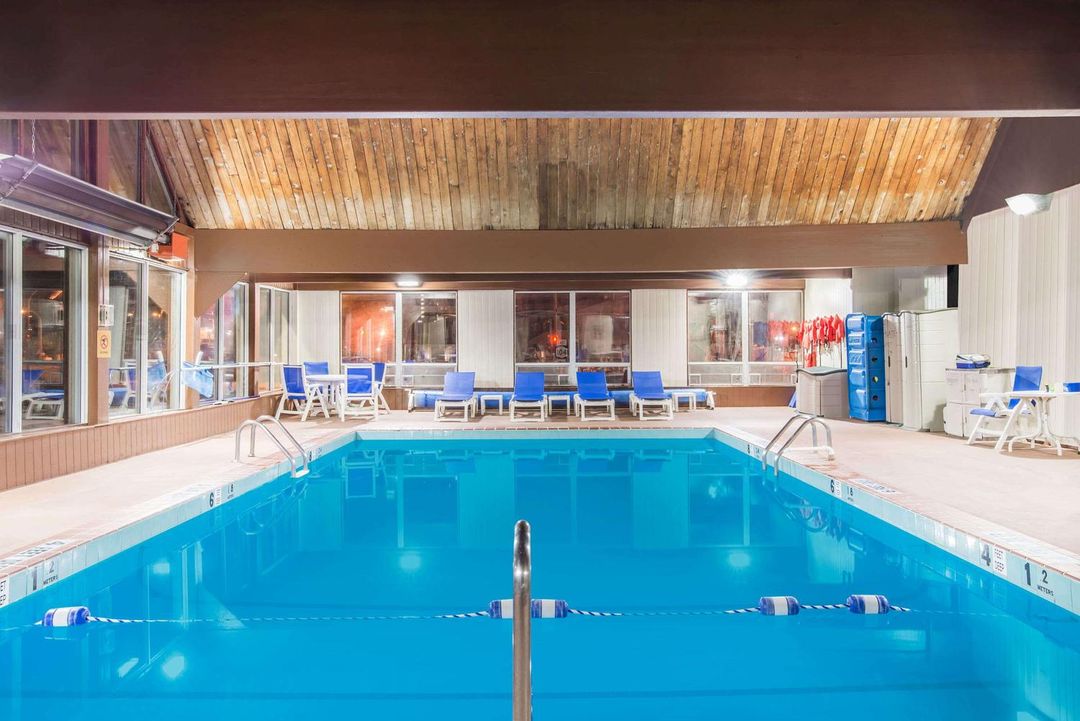 瀑布及娛樂場附近溫德姆豪生酒店