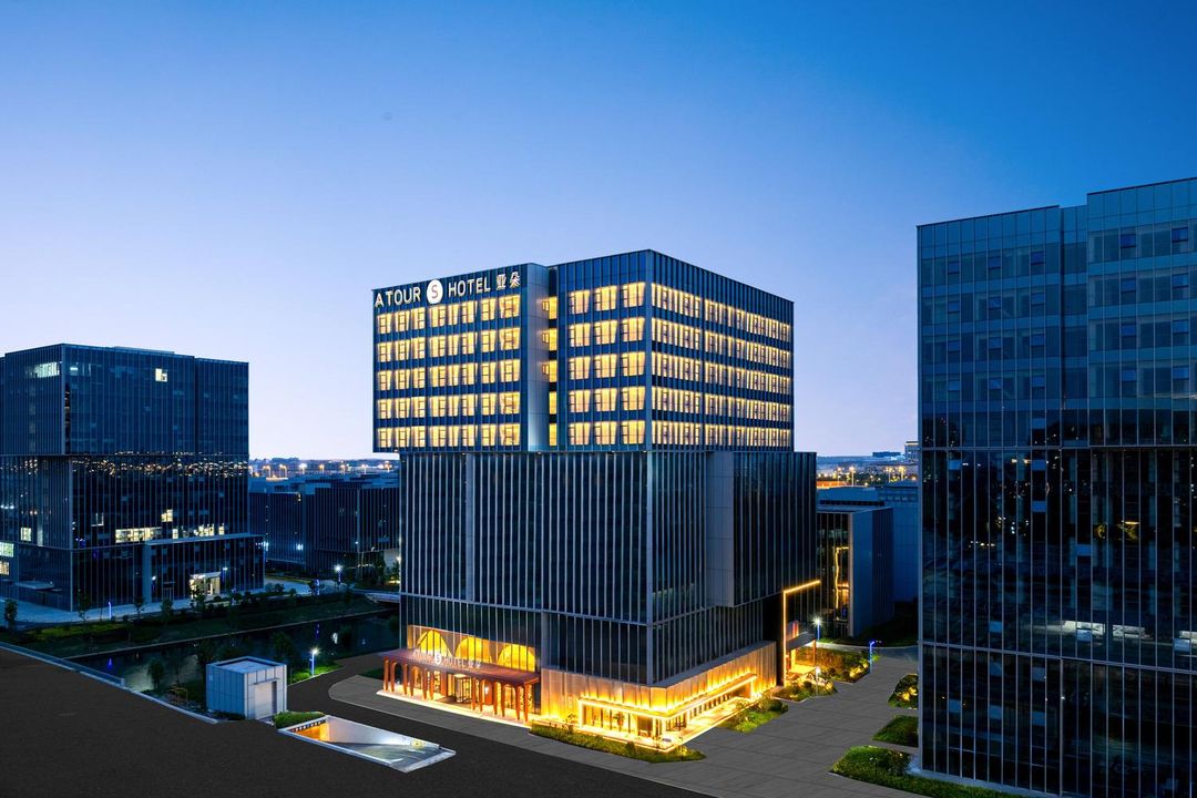 上海滴水湖臨港萬達廣場亞朵S酒店