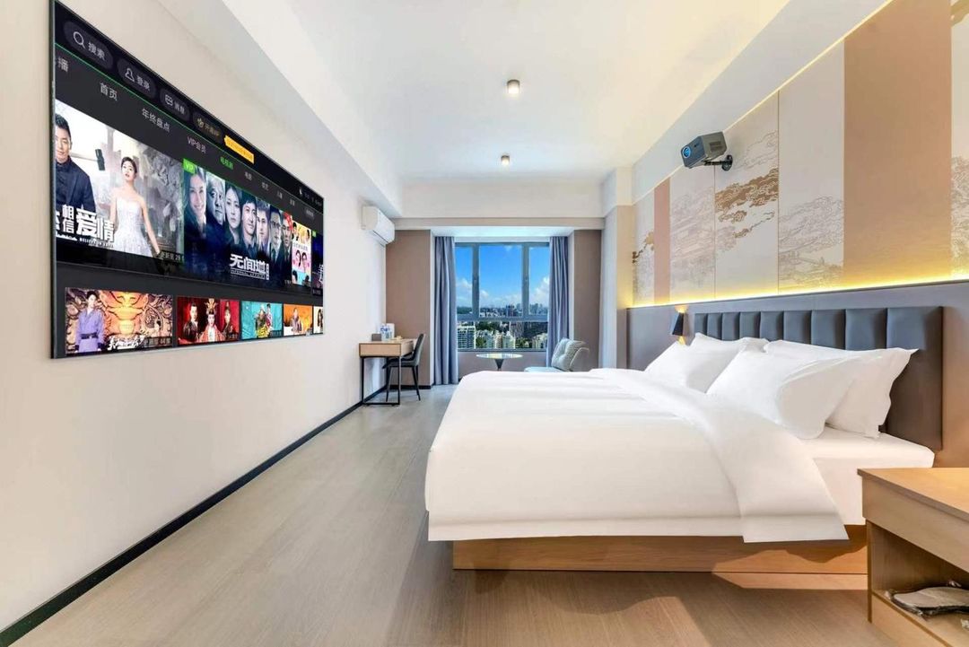 Qianji Hotel (Aerospace City Zhonghu Park East Chang'an Street Subway Station)