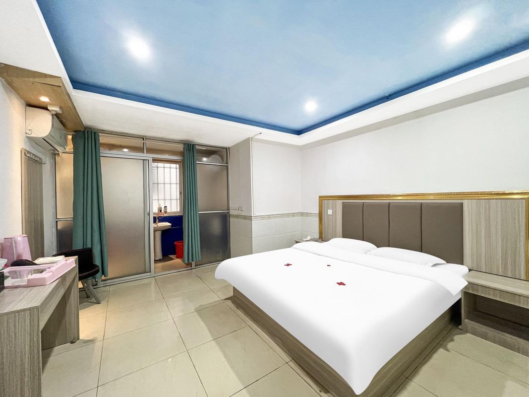 Boyue Accommodation (Zhongshan Xiaolan Guangcheng Market Store)