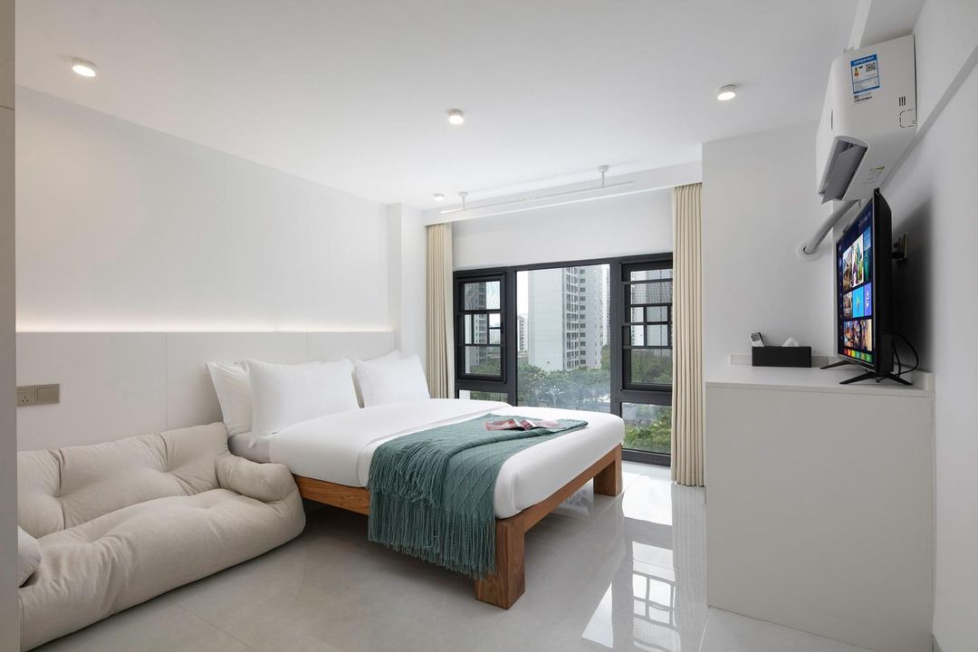 Yunyou Light Luxury Hotel (Changsha Xincheng Science Park Lugu Station)