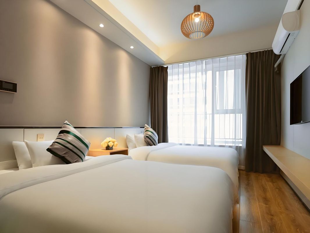 Come to the light luxury hotel