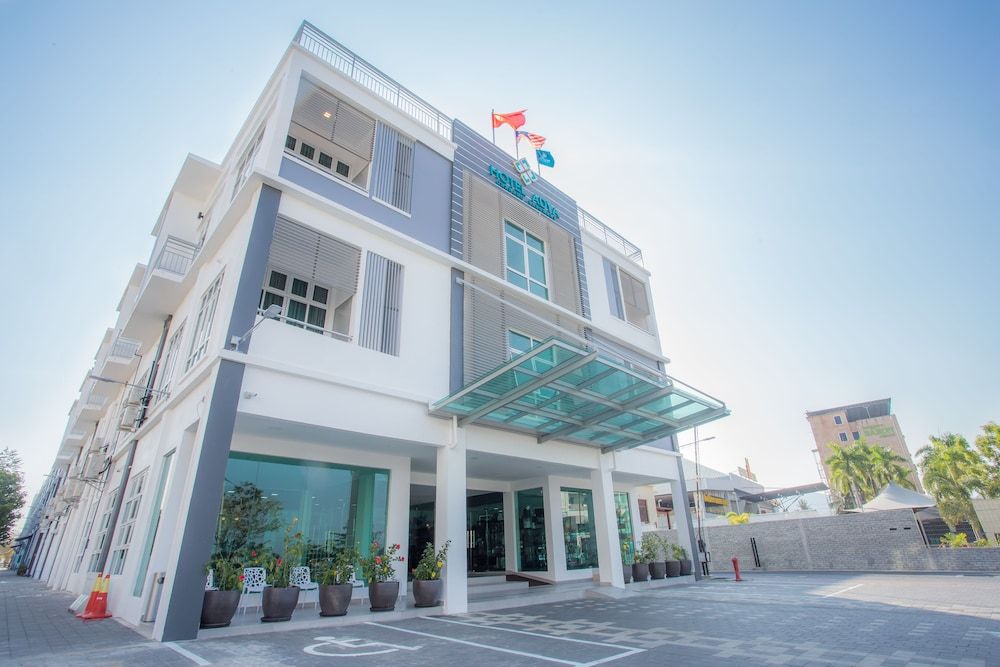 珍南埃迪亞酒店