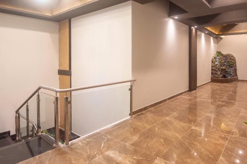 Capital O 42409 Hotel Zara Grand