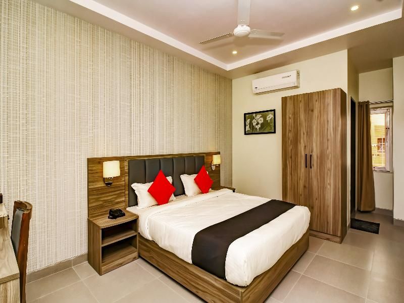 資本O 28086新德赫拉大酒店