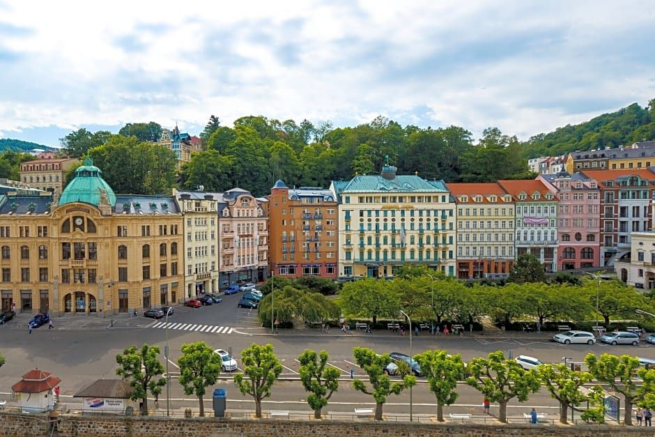 波希米亞狂想曲公寓