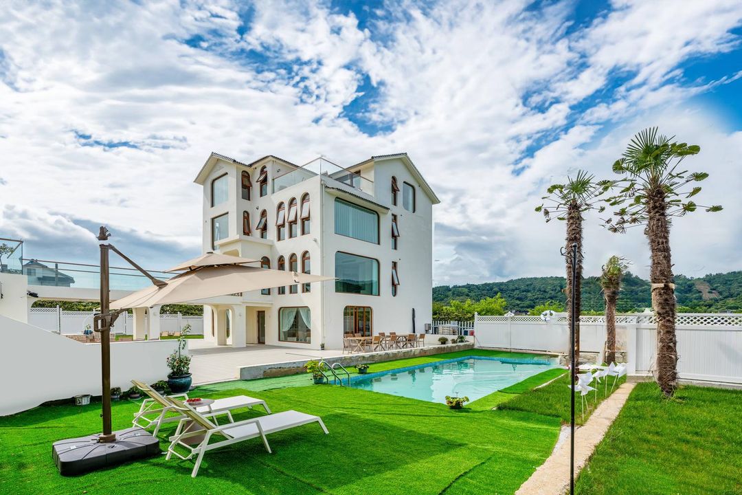 Floral Hotel·Lake Yinbo Islet 270 ° Mountain Oxygen Bar · Nordic Design Resort