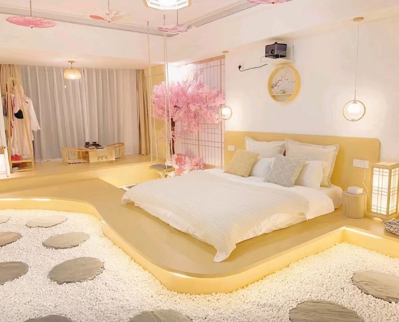 Qingmei Sanice Art Cinema Homestay (Linping Yintai City)