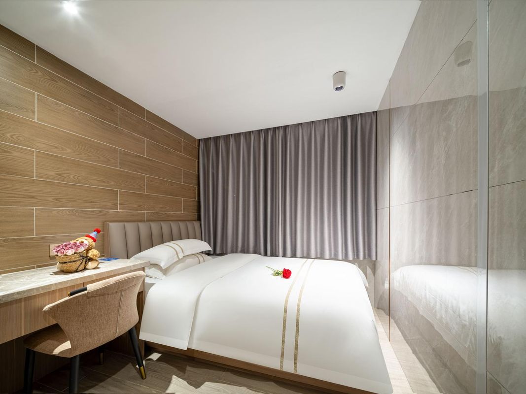 Zhirong Home Apartment (Fuhua Road Dalang Plaza)