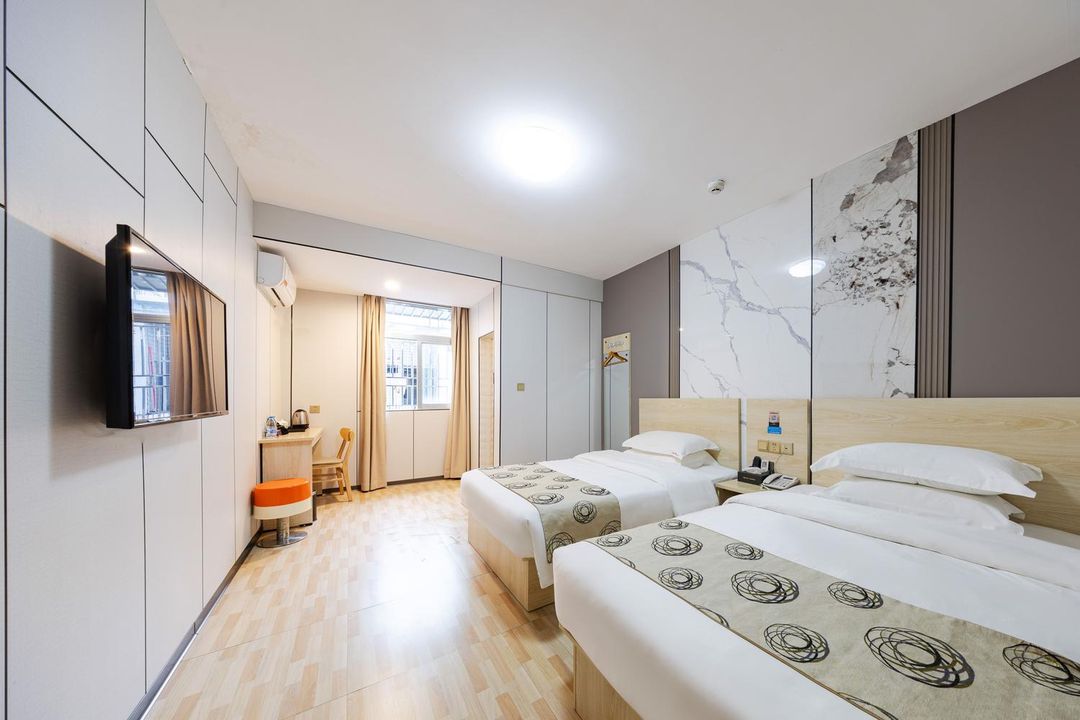 主題公寓(深圳會展中心崗廈地鐵站店)