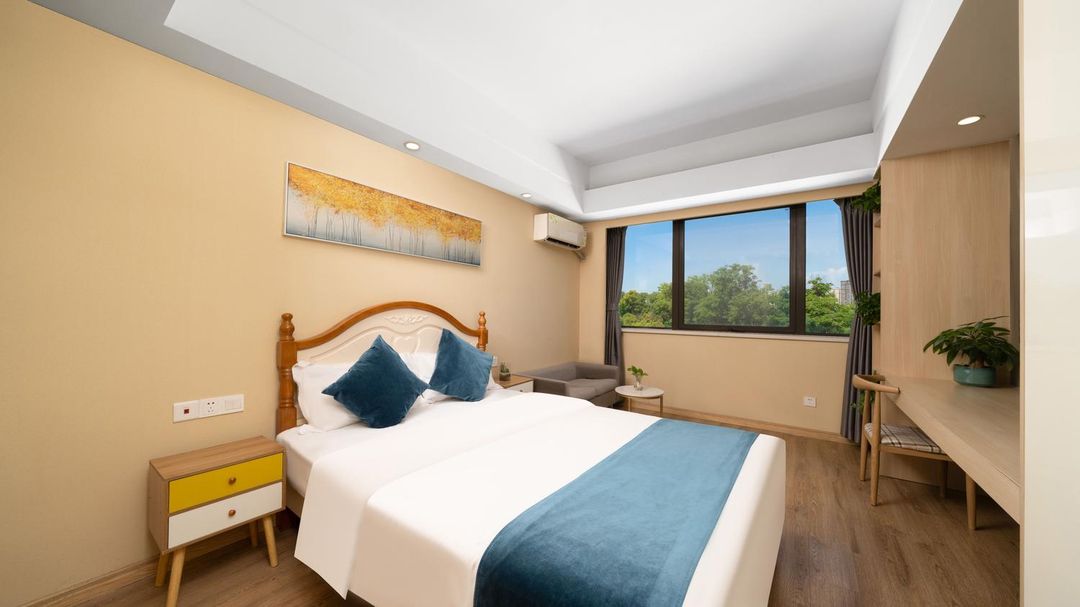 Xili Light Luxury Apartment (Guangfu Subway Station)