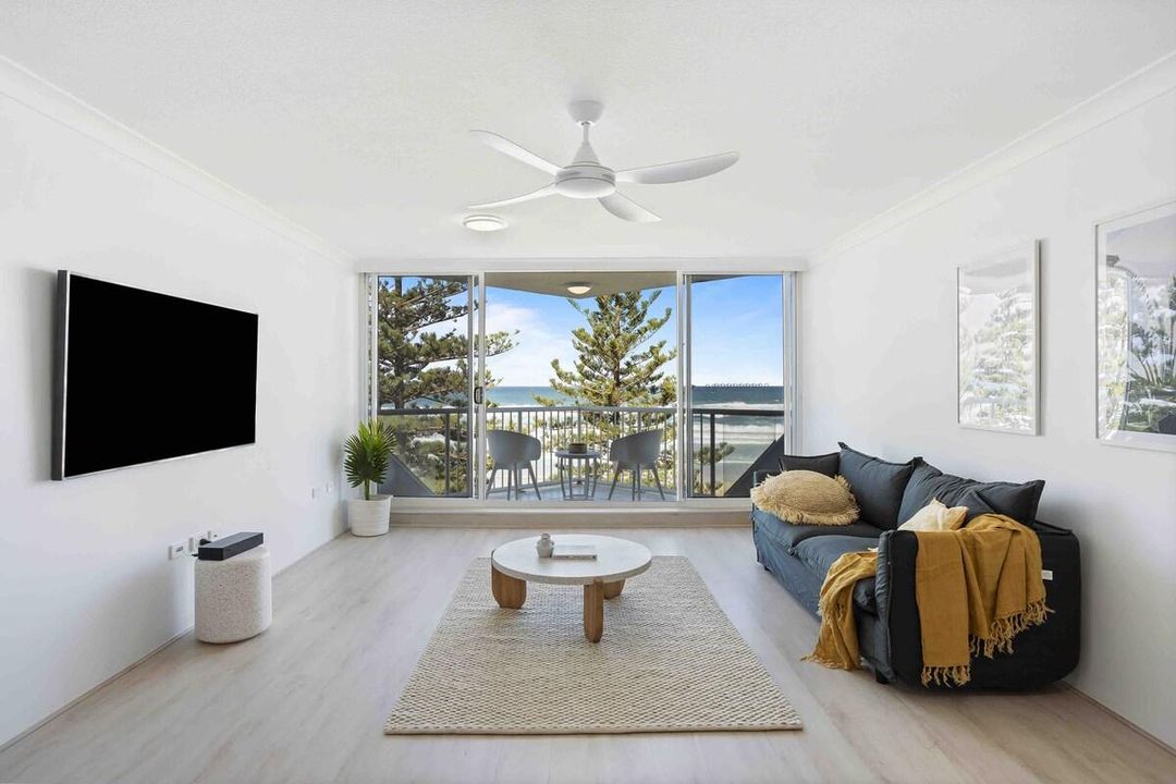 Beachfront Luna Apartment