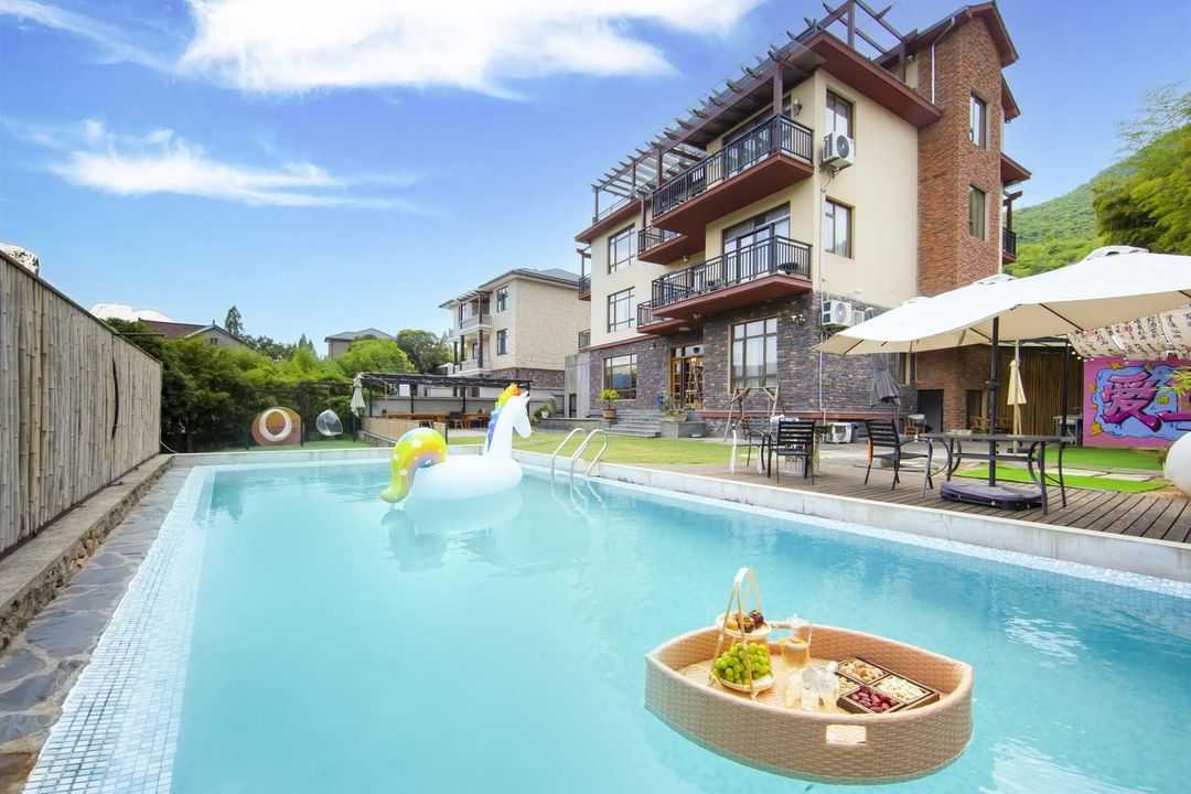 Mantu Qiuyiju Holiday Meishu