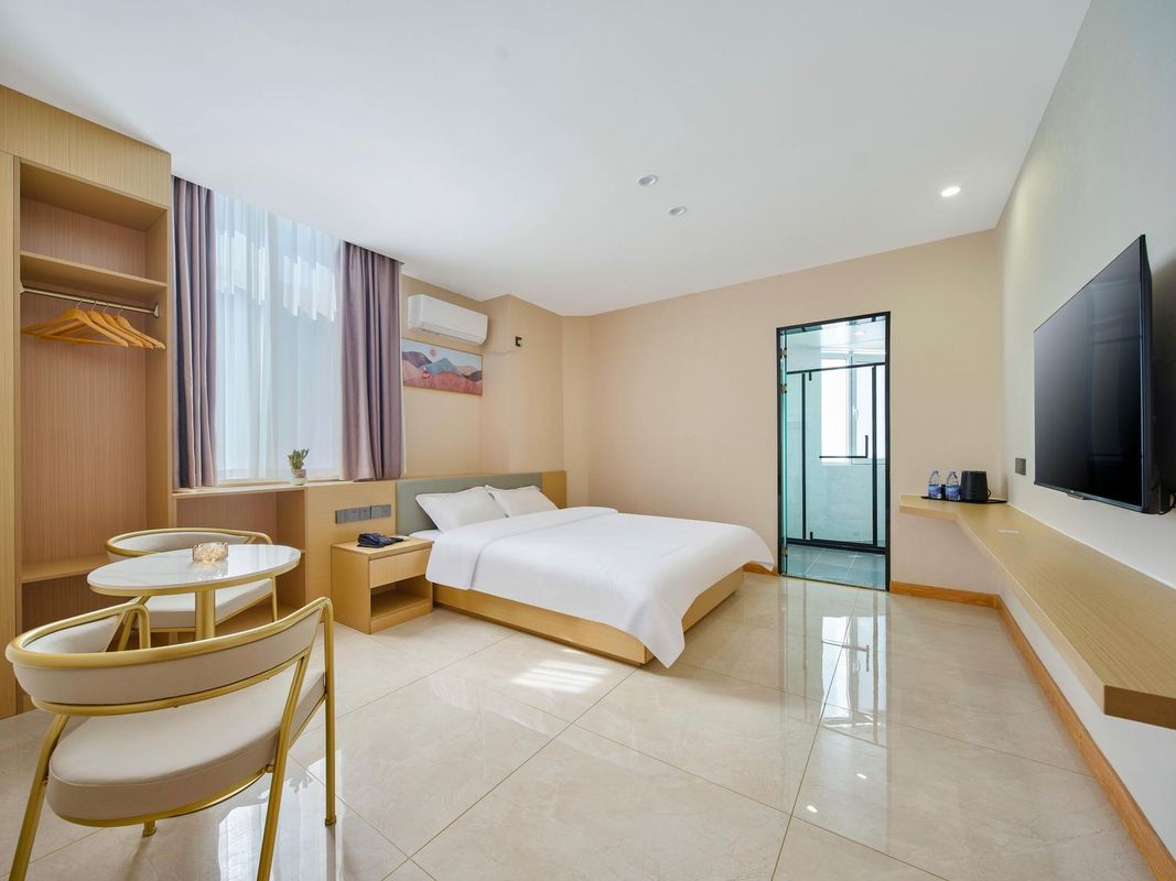 爱玩电竞酒店(黄岛吾悦广场店)