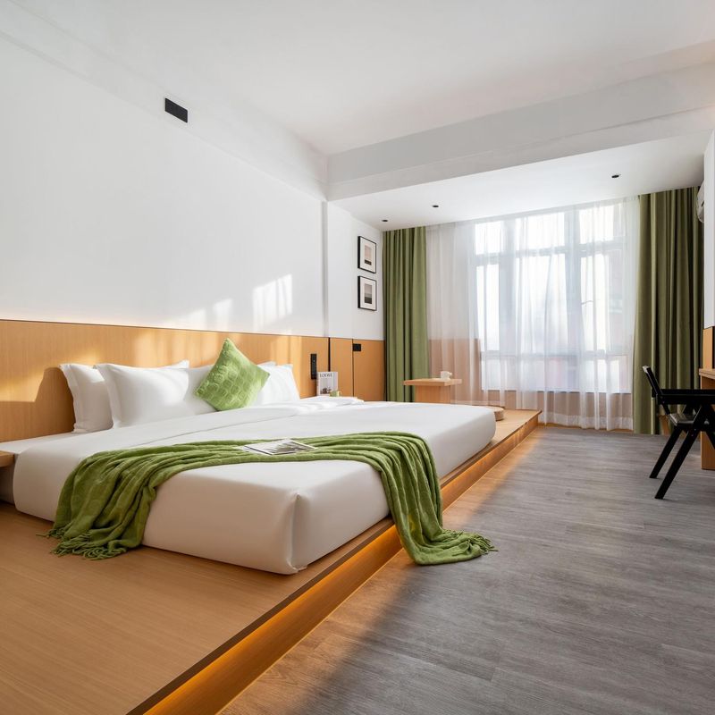 Smallinn Poetry Jasmine Hotel (Shenzhen North Railway Station Hongshan Metro Station)