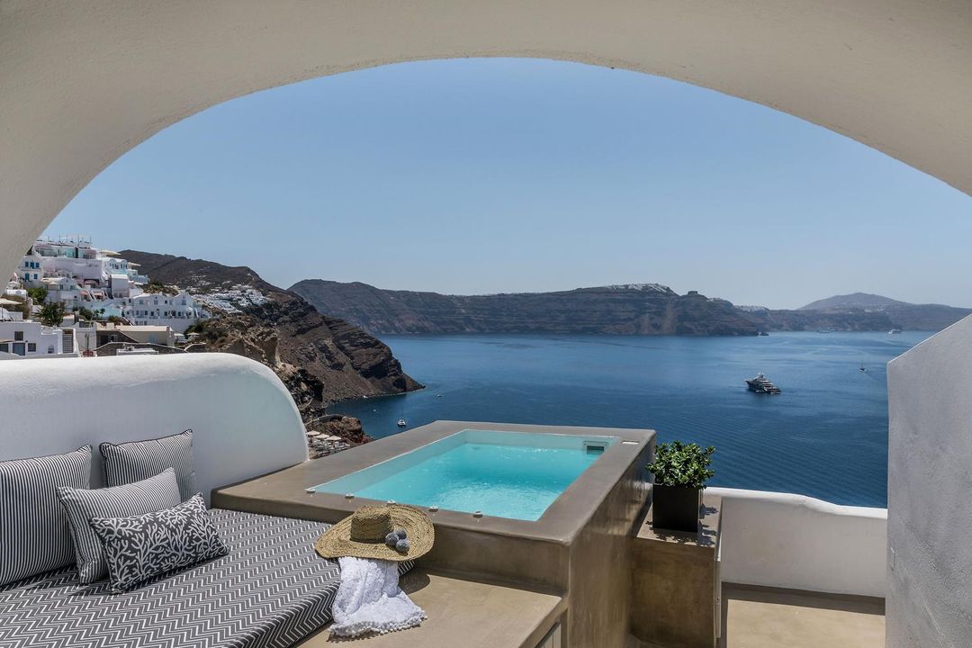 3 Caves Villa by Caldera Houses