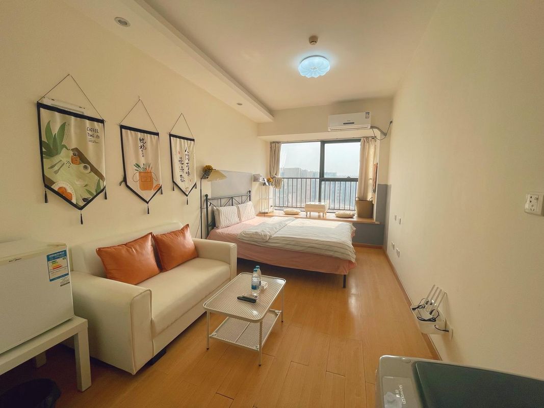 嘉程投影民宿(龍湖時代天街店)