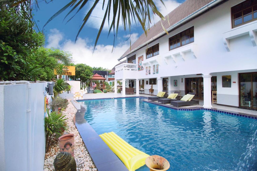 芭提雅彎彎別墅酒店