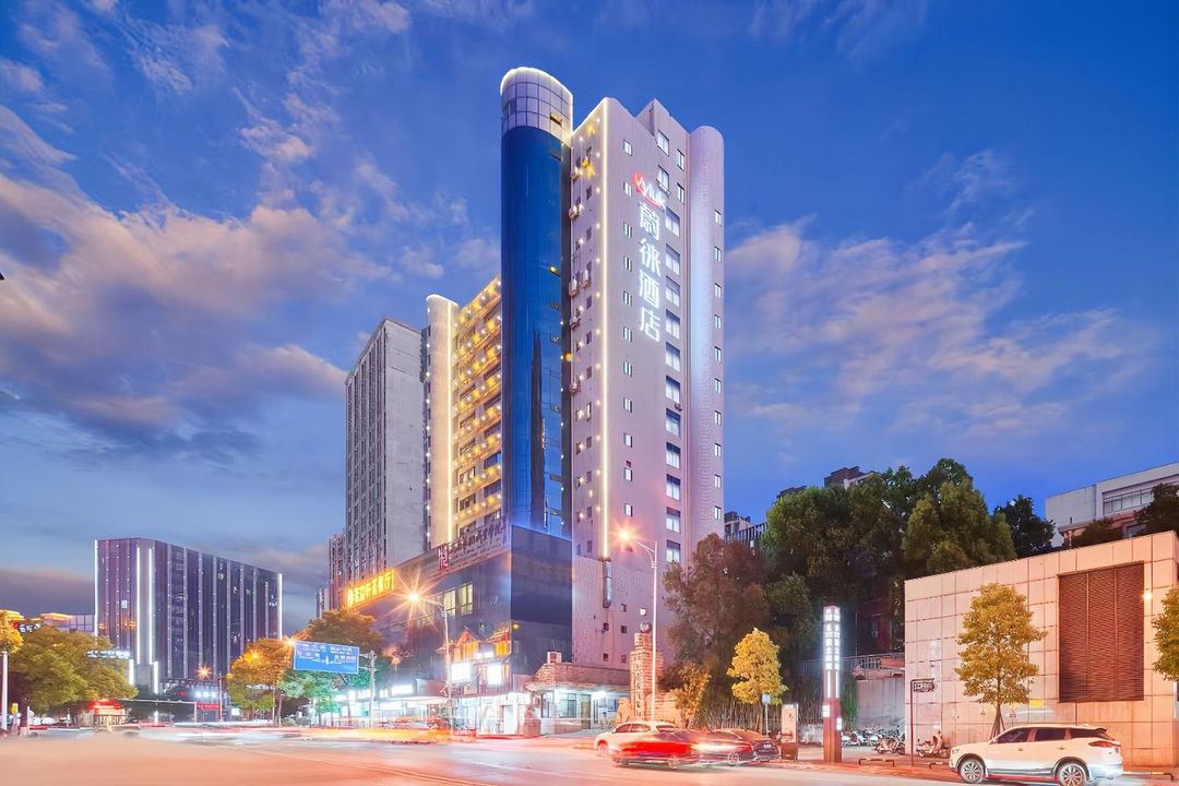 蔚徠酒店(長沙賀龍體育館黃土嶺地鐵站店)