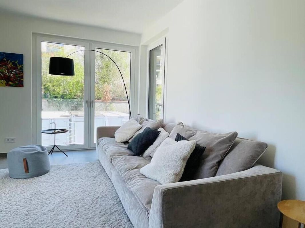 豪華綠色中心公寓配停車位和露臺