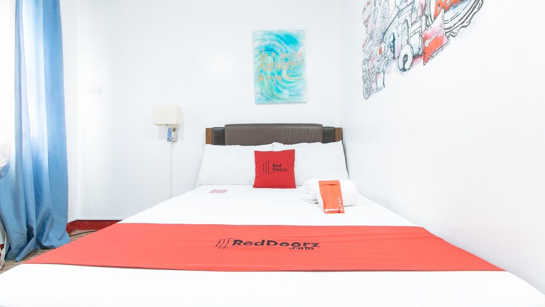 RedDoorz near Quirino Station Manila