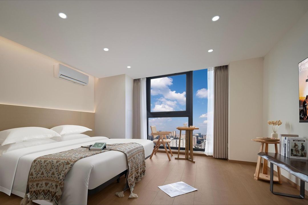 叄集·泊裏設計師高空酒店(成都火車東站店)