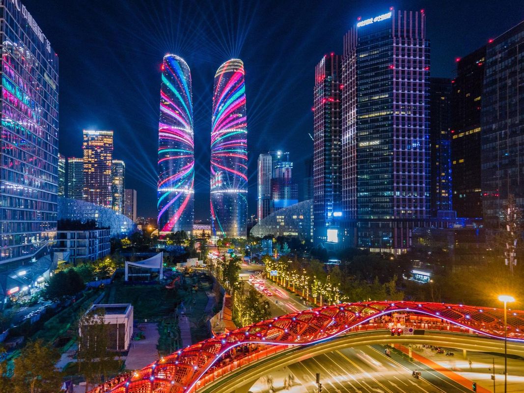 成都臻朵星空酒店(成都金融城演藝中心環球中心店)