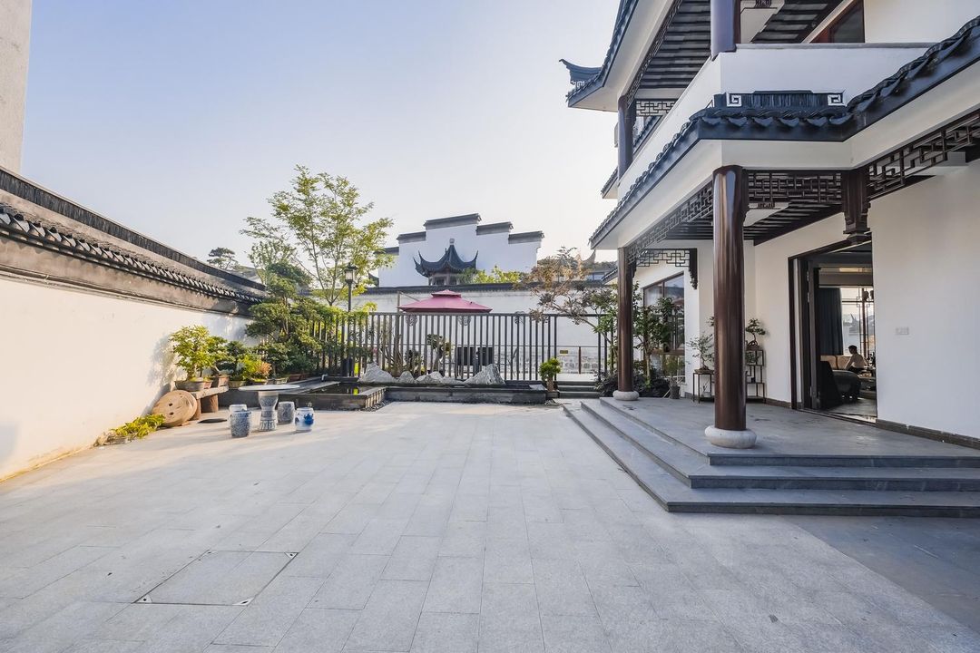 “Jinting Lotus Pond Dawn Cottage”