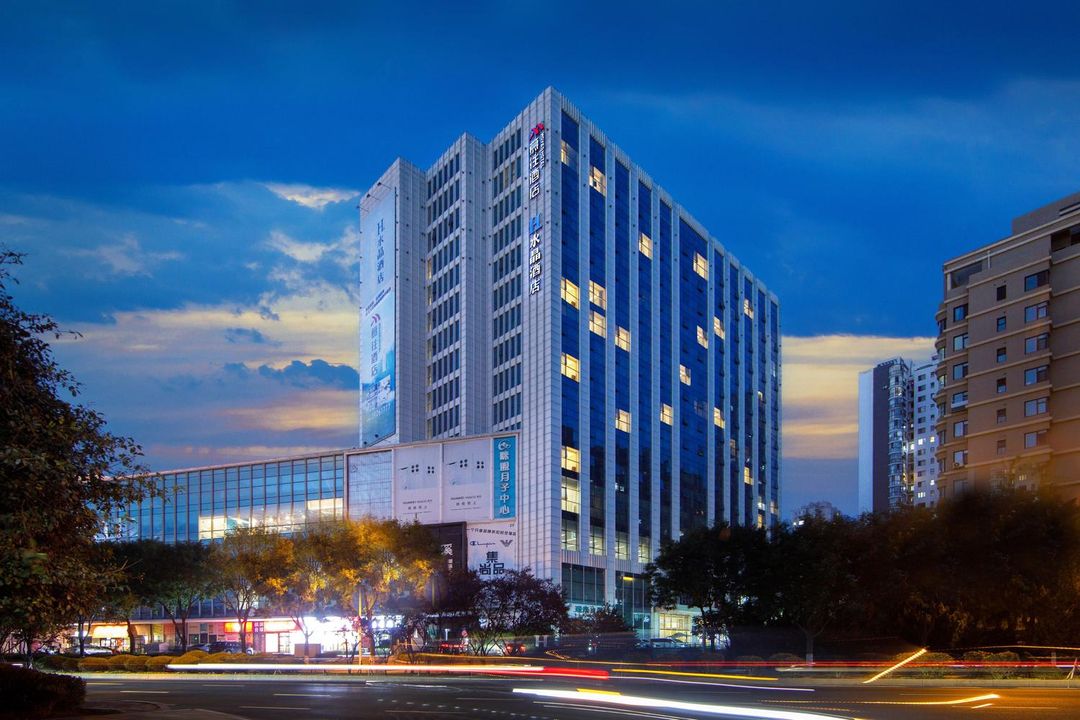 慕往酒店(大連經濟技術開發區金馬路店)