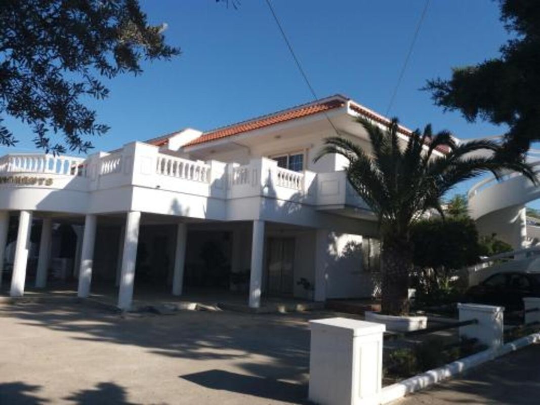 Colonial Family Apartment #3