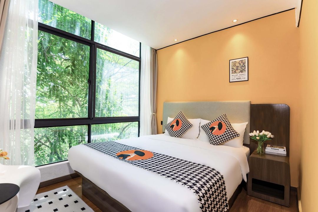 Sanya Huanjin Hotel (Shangpin Street Lovers' Bridge)