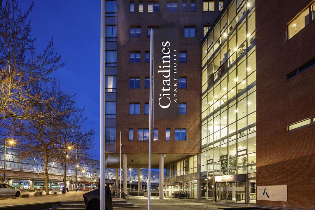 阿姆斯特丹斯勞特戴克站馨樂庭酒店