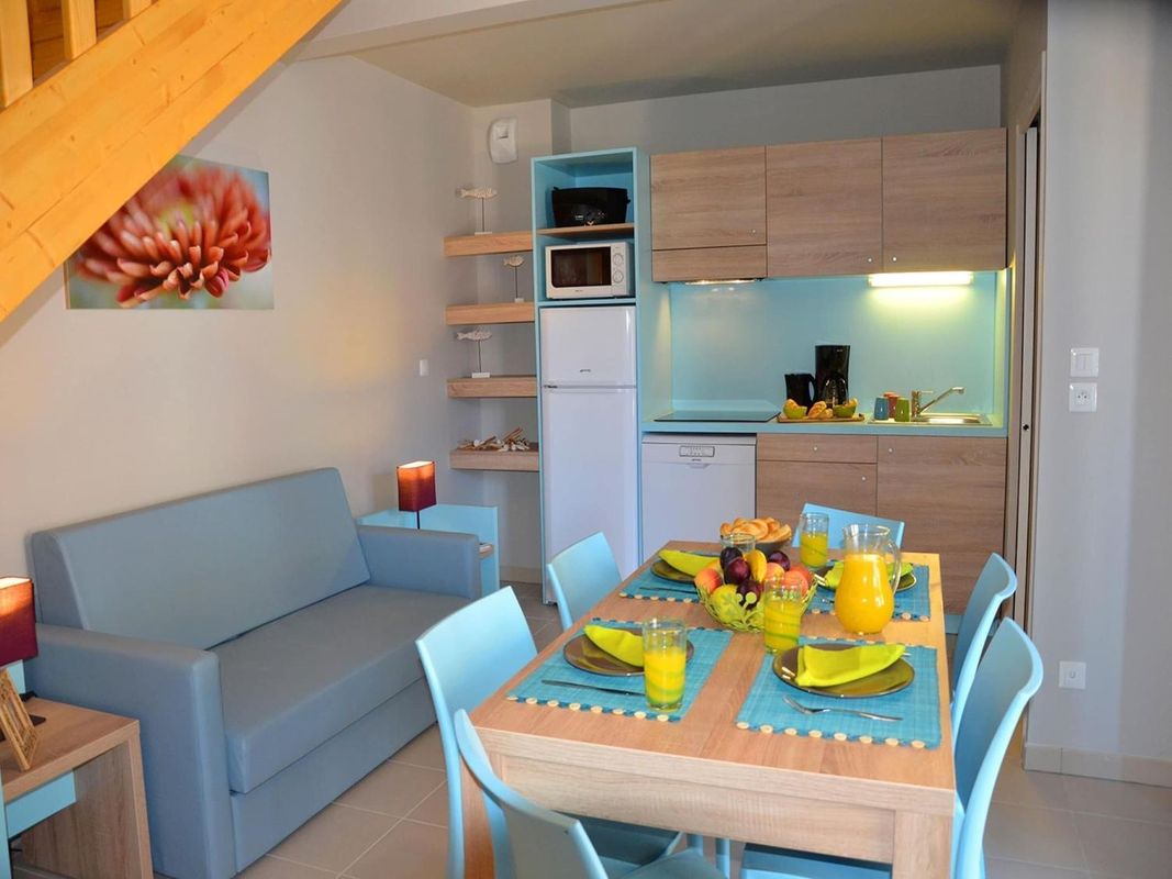 Colourful Holiday Homes Near the Marseillan-plage Beach