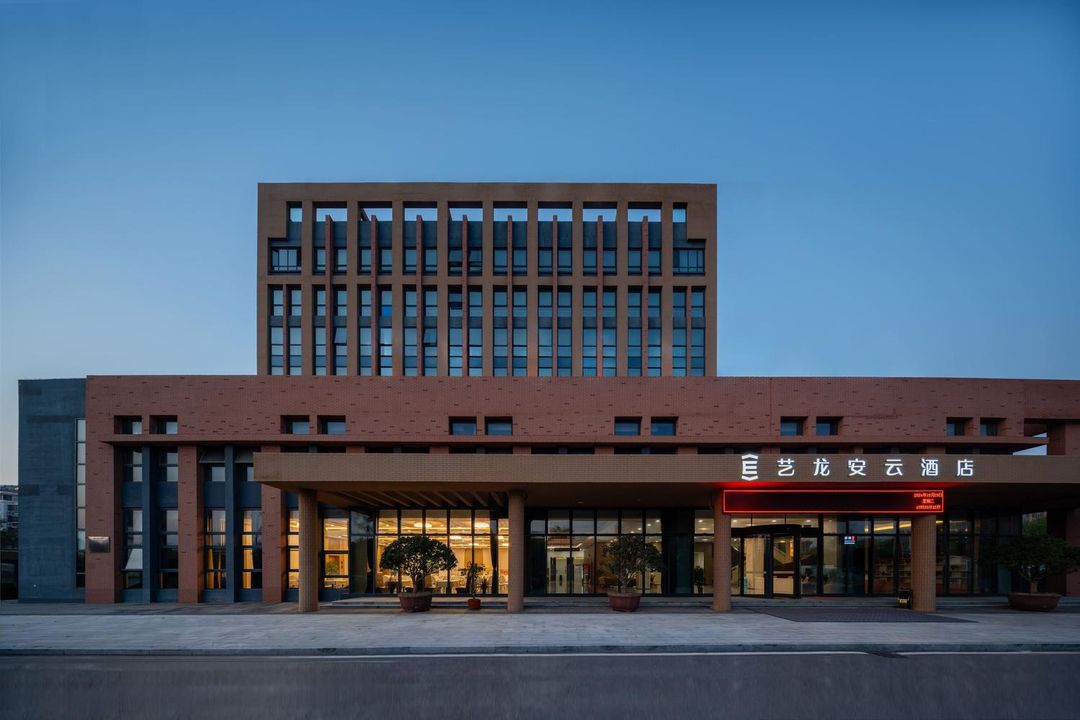 Elong Anyun Hotel (Qingdao Engineering Vocational College Hongdao High-speed Railway Station)
