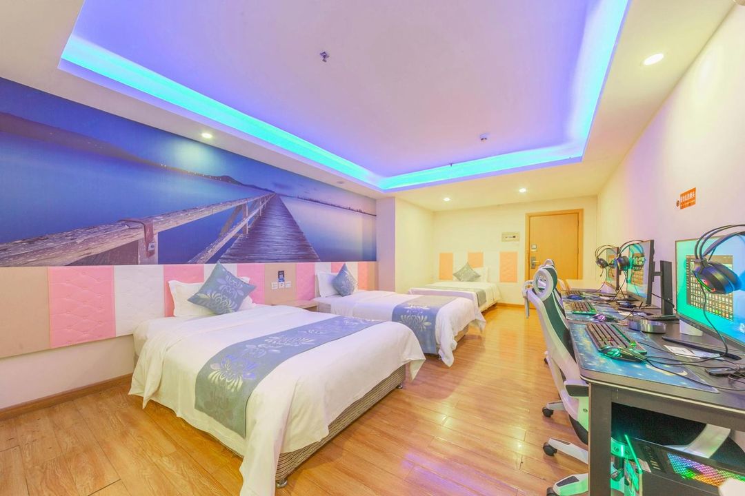 Huawei E-Sports Hotel (Panyu Shigang Pedestrian Street)