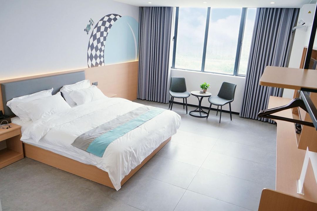 Yuehua International Apartment (Jilong Industrial Park Branch)